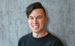 从跳伞少年到$4000万ARR：三年时间，他用AI重构创作者经济基础设施