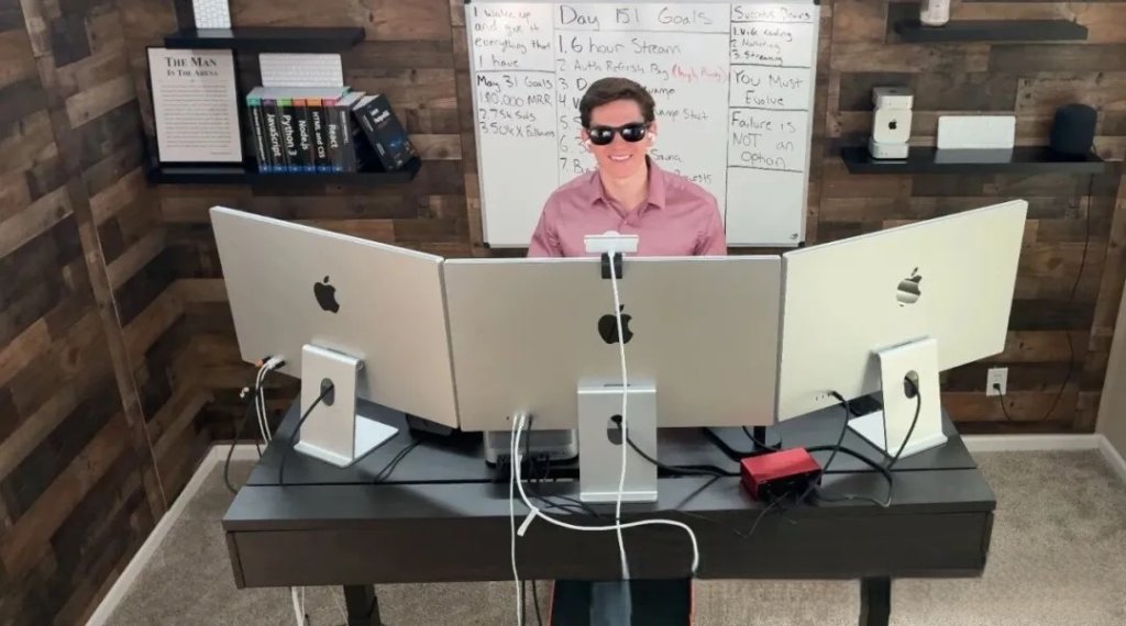 语言学毕业生不会写代码,却做出程序员都在用的AI开发工具,月入1.8万美元