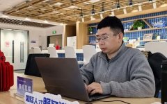 码农转行做AI动画工具，工位只有一个水杯一只帆布袋：一年成本不到5000块，付费用户300人