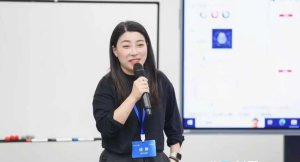 45岁一人运营AI投研系统，撬动42家头部B端客户：从被裁到WAIC金奖的“慢路径”样本